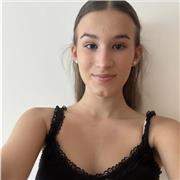 Soy una chica amable, risueña y responsable. A la que le encantan los niños y con una paciencia infinita para poder enseñarles.